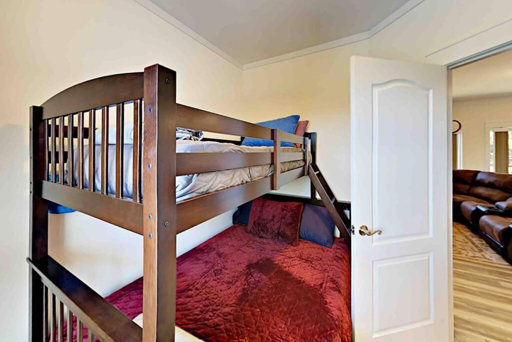 Serenity Views Comfort - Close To City & Parkway! Weaverville エクステリア 写真