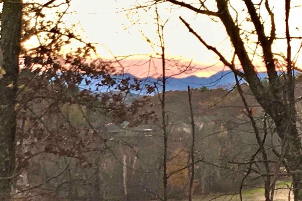 Serenity Views Comfort - Close To City & Parkway! Weaverville エクステリア 写真