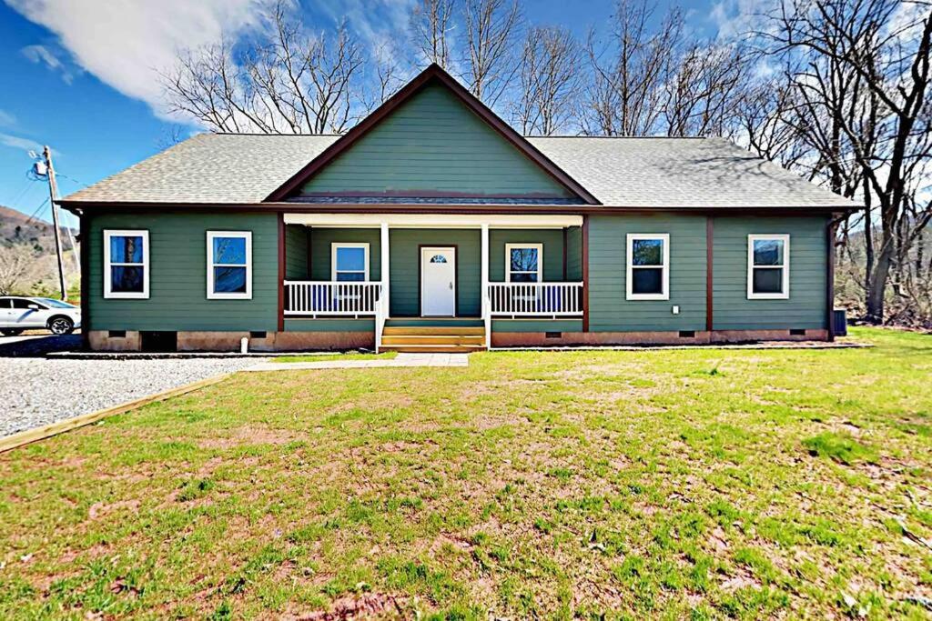Serenity Views Comfort - Close To City & Parkway! Weaverville エクステリア 写真