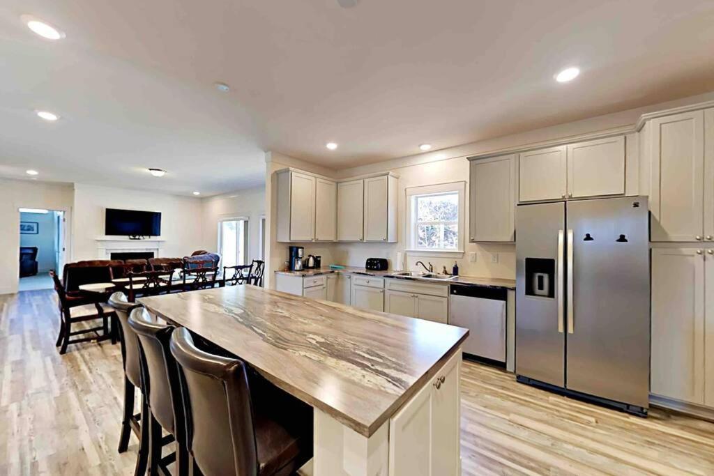 Serenity Views Comfort - Close To City & Parkway! Weaverville エクステリア 写真